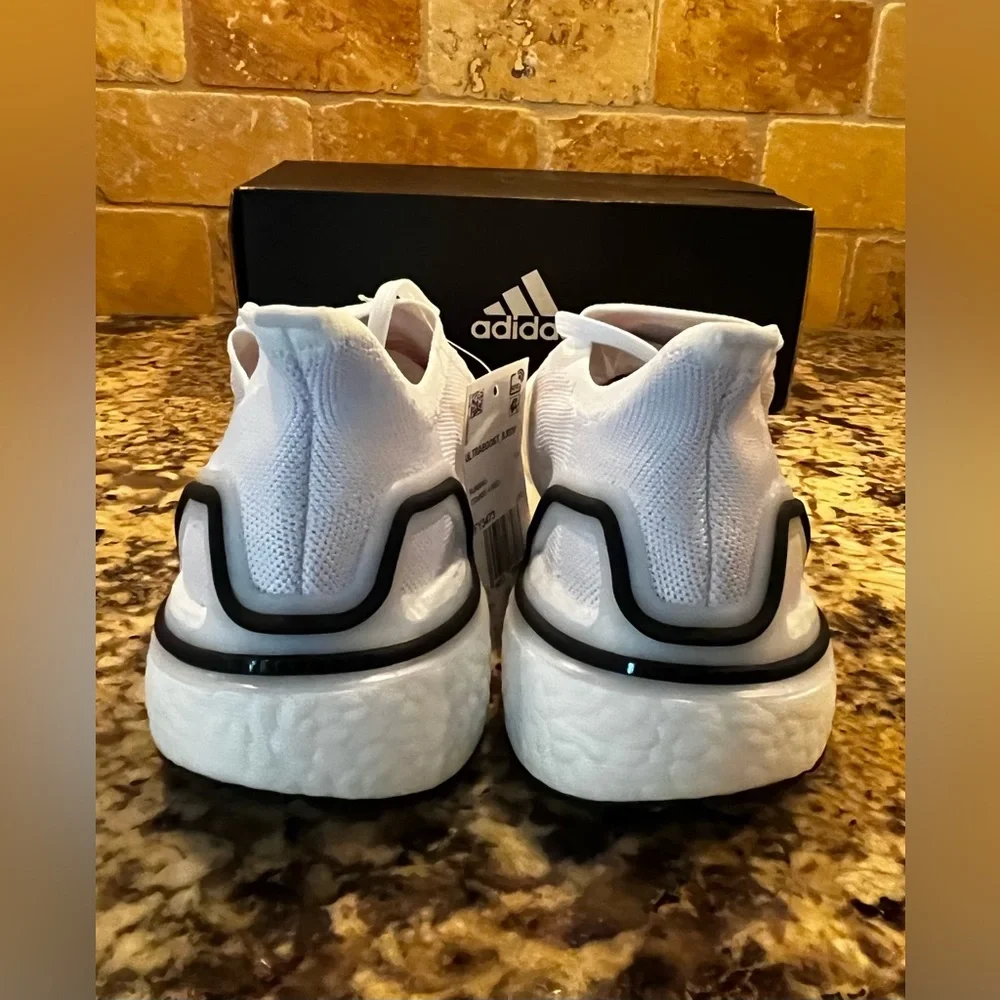 NWT Adidas Women’s 5.5/Youth 4 Ultraboost Sneaker
